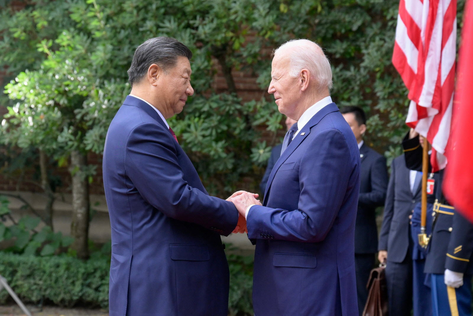 Biden menace gravement la Paix dans le monde : il invite chez lui le président chinois pour le traiter de “dictateur”