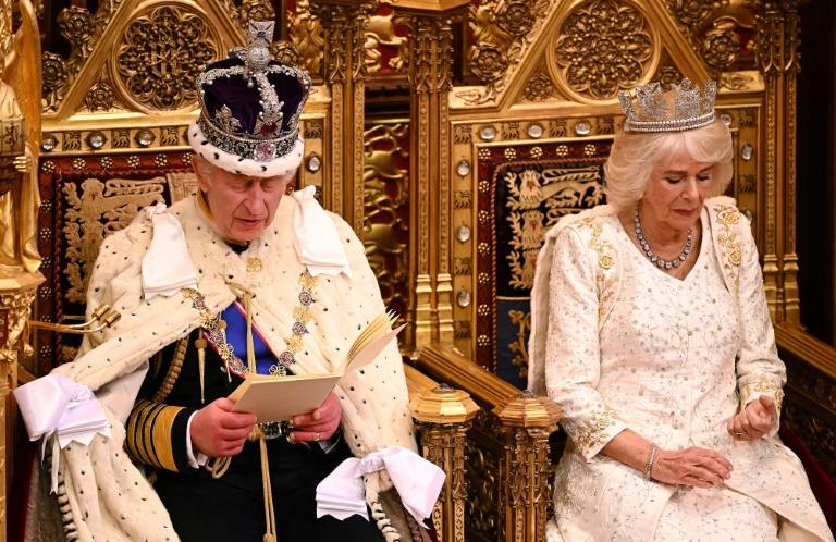 Royaume-Uni : Charles III rattrapé par ses excès avec les deniers publics, son premier discours du Trône est conspué