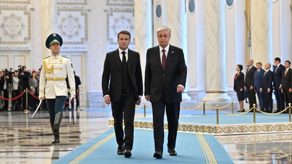 La France n’a pas que l’Afrique et le Proche-Orient : Macron en tournée en Asie centrale pour bâtir l’avenir