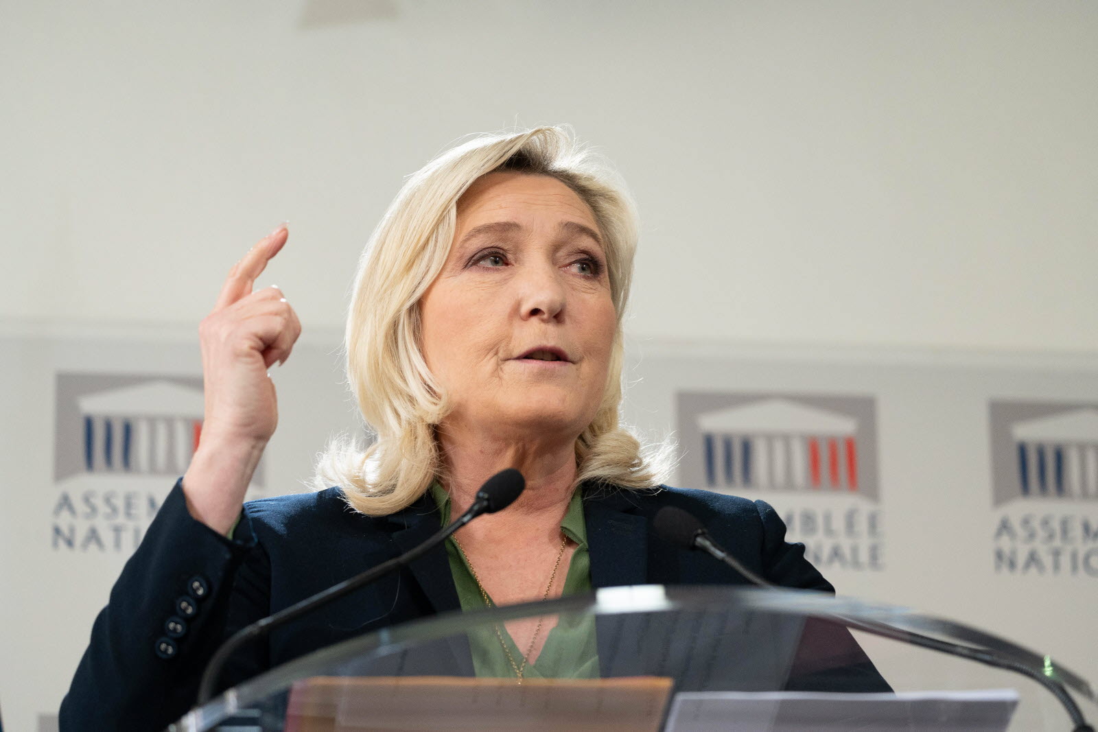 France-Sondage : Pour 7 citoyens sur 10 il y a trop d’immigrés, Le Pen est la solution, Bonjour l’ambiance en 2027!