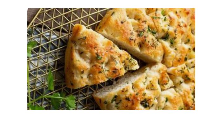 Recette classique de Focaccia, un délicieux pain italien moelleux