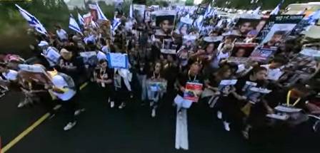 Manifestation de Tel Aviv à Jerusalem pour exiger un cessez le feu et le retour des otages