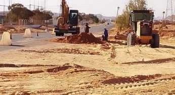 Les travaux du projet de liaison entre Tataouine et l’autoroute A1 avancent à grands pas (Photos)