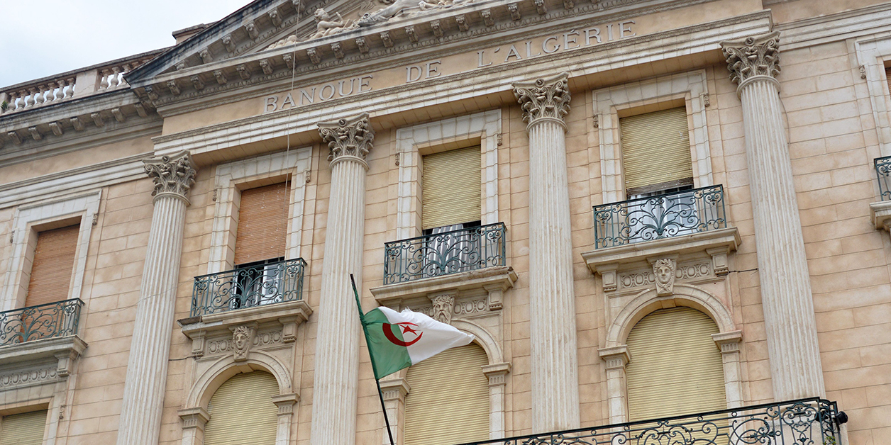 Algérie : la Banque centrale fixe les taux d’intérêt de tous les prêts et impose leur baisse