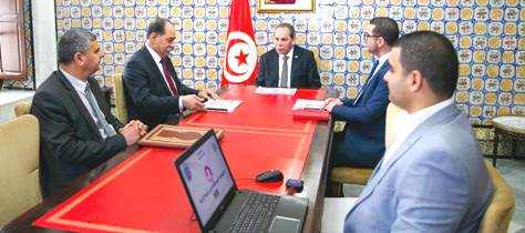 Tunisie – Hachani supervise une séance de travail sur les mesures de sécurité pour les fêtes et la rentrée