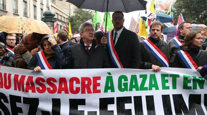 France : Mélenchon dénonce les bombardements israéliens à Gaza comme une “volonté génocidaire” et critique Macron