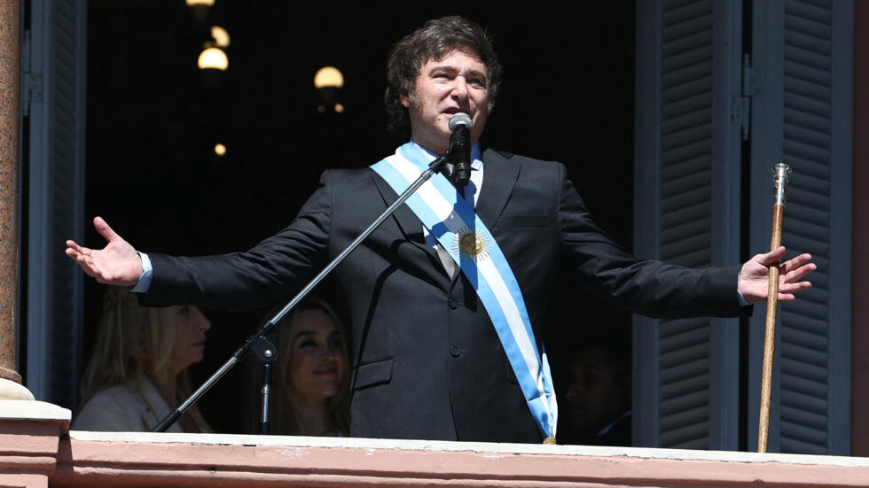 Argentine : Le populiste Milei avait promis de dollariser l’économie, de supprimer la Banque centrale…, il recule partout à part les mesures douloureuses