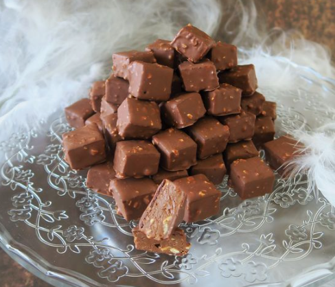 Recette : Éclat Gourmand du Réveillon ” Rochers Praliné Noisette”