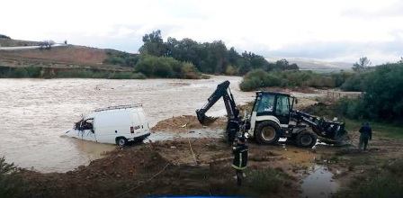 Tunisie – Jendouba : Plusieurs routes bloquées et des voitures coincées par la montée des eaux
