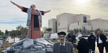 Tunisie – Mise en place du mémorial de “la mère des martyrs” devant l’ambassade de Palestine à Tunis