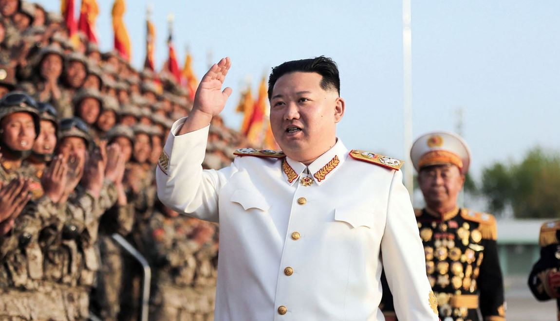 Monde: Kim Jong Un appelle à “accélérer les préparatifs de guerre”