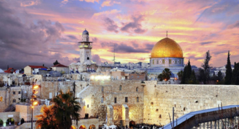 Malgré les restrictions, 30 mille Palestiniens effectuent la prière du vendredi à Al Aqsa