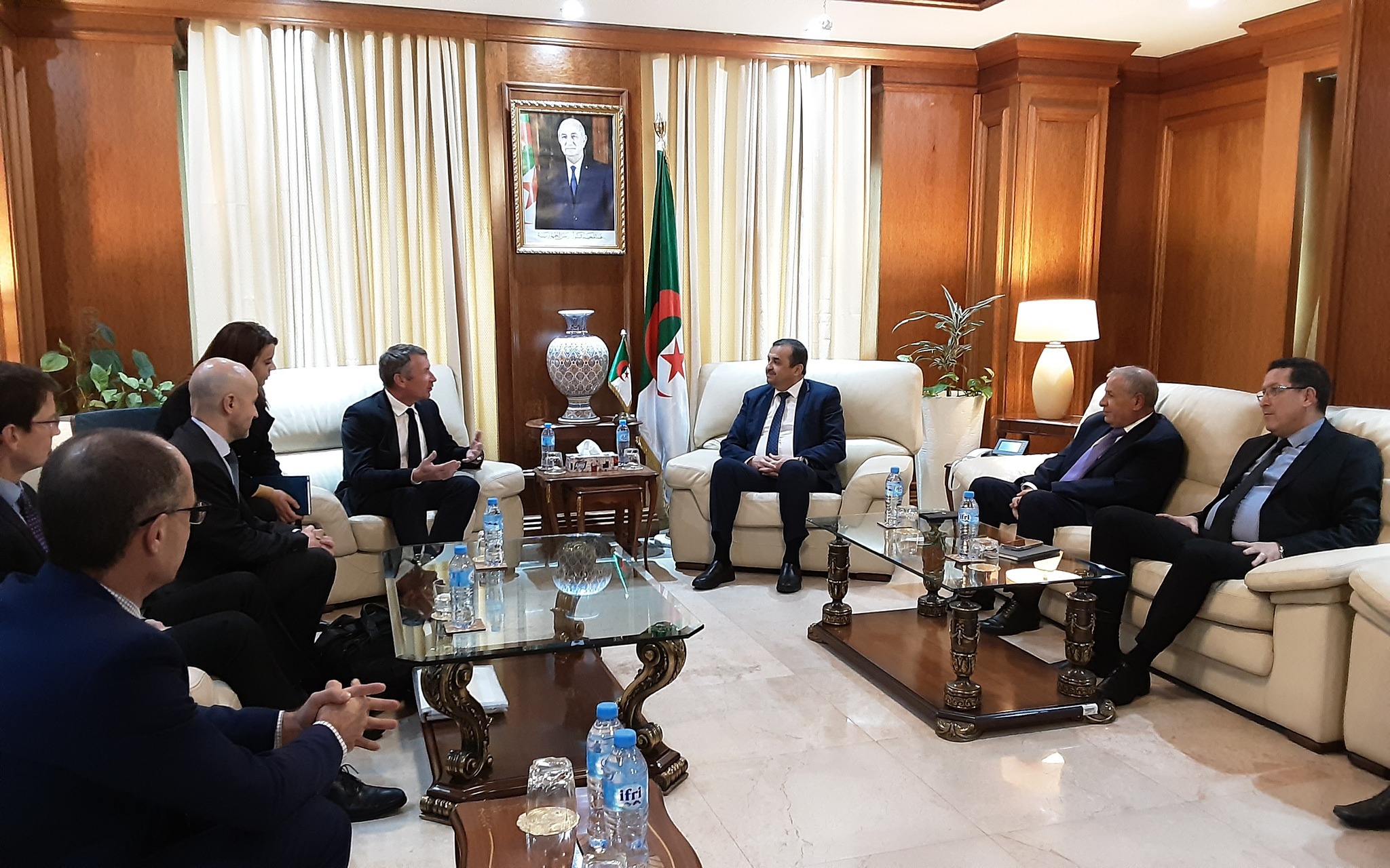 Algérie : 3 géants américains débarquent pour des méga contrats dans le Sahara, c’est pas la Fin du pétrole…