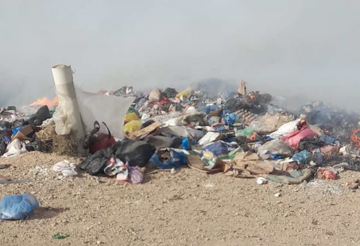 Métlaoui (Gafsa): La fumée d’un feu de poubelles au bord de la route provoque des accidents