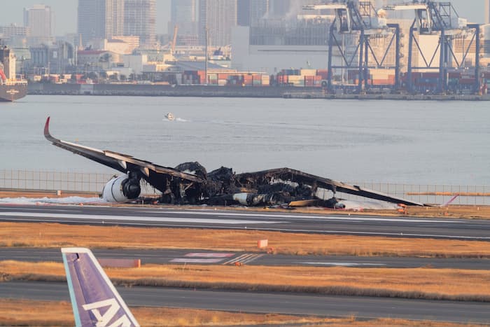 Japon: Cinq morts dans la collision de deux avions sur l’aéroport de Tokyo-Haneda
