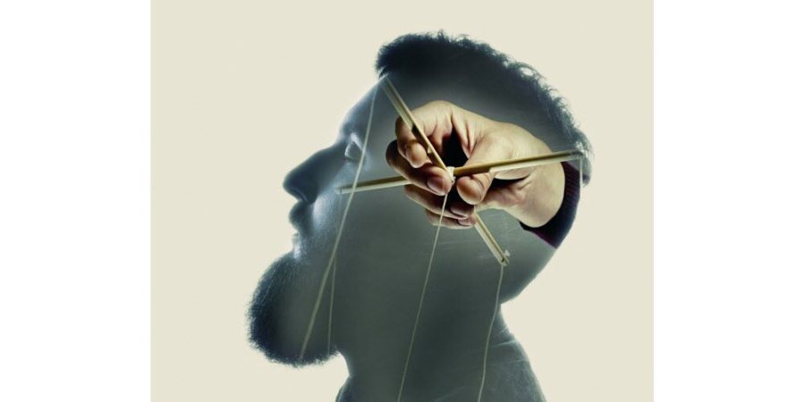 Les  8 tactiques subtiles des manipulateurs pour gagner la sympathie : ce que vous devez savoir