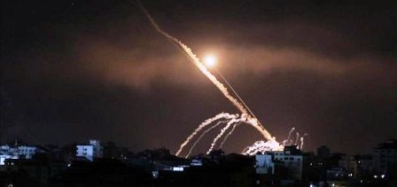Al Qassam pilonne Tel Aviv avec des salves de roquettes
