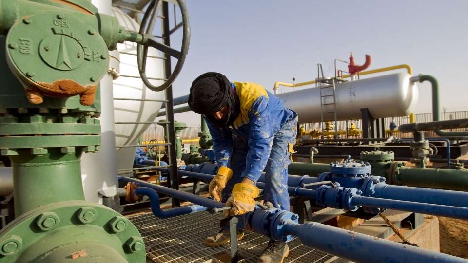L’Algérie prête à poursuivre la baisse de sa production pétrolière