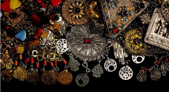 Que sont devenus les bijoux des beys et les bijoux confisqués ?