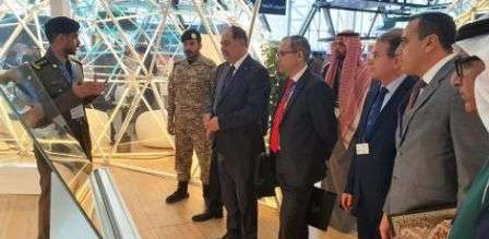 Kamel Feki visite l’exposition mondiale de la défense à Riyad