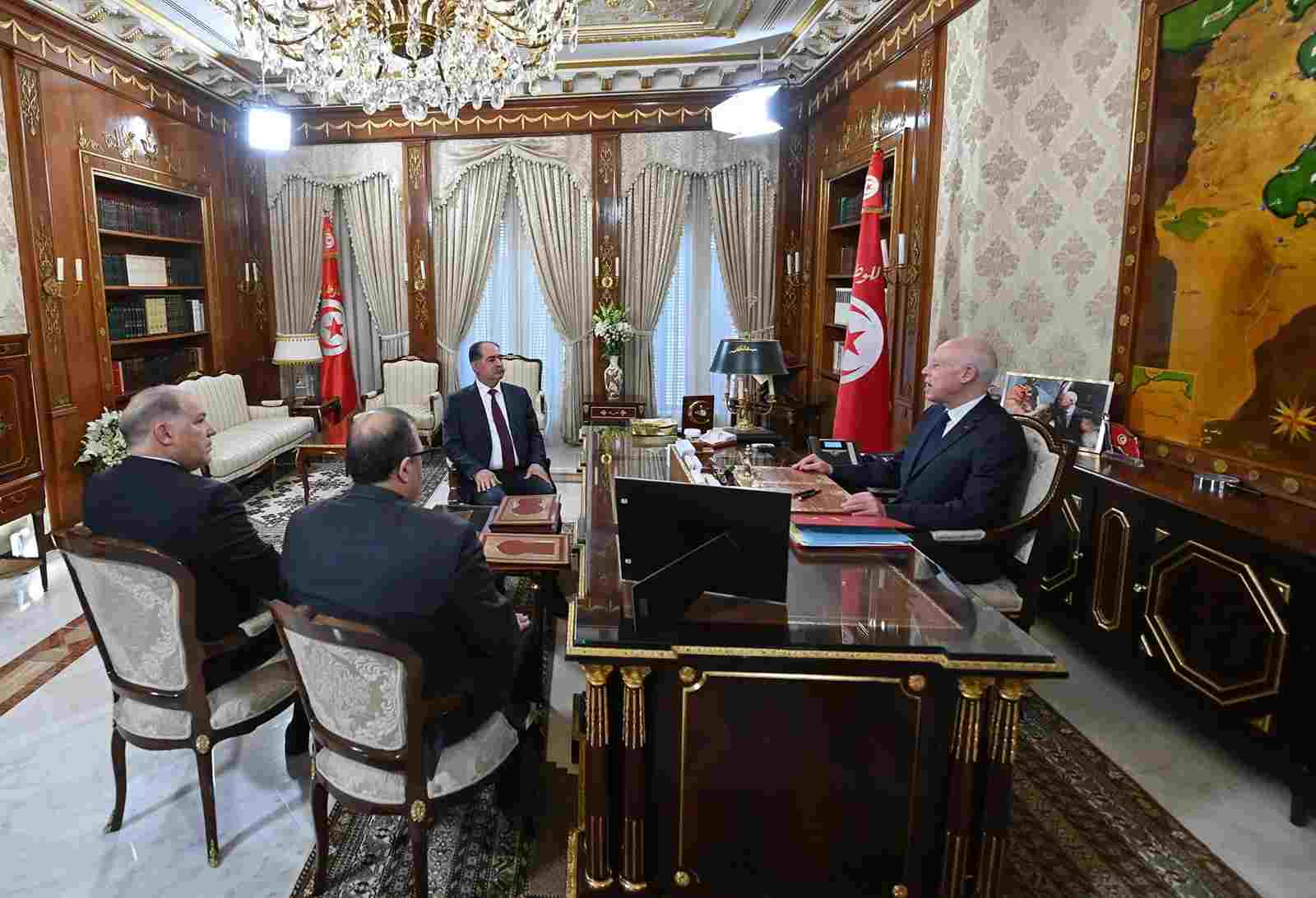 Le président Kais Saied dénonce les manœuvres de corruption et d’influence étrangère