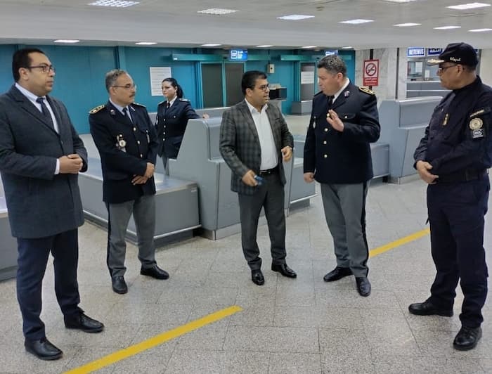 Aéroport Tunis-Carthage: Le nouveau directeur général de la Douane en visite d’inspection au service des douanes