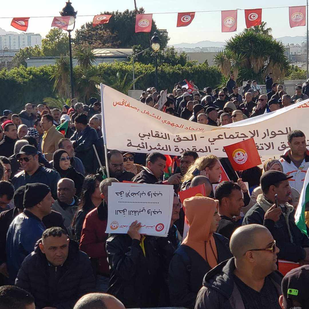 Tunisie : Mobilisation des partisans de l’UGTT sur la place de la Kasbah