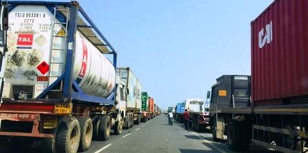 Tunisie – Autorisation exceptionnelle aux camions libyens pour traverser au passage de Dhehiba