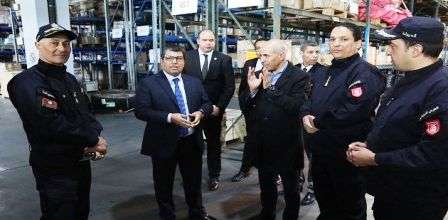 Tunisie – Le DG des douanes en visite d’inspection au centre de fouille des marchandises à l’aéroport de Tunis