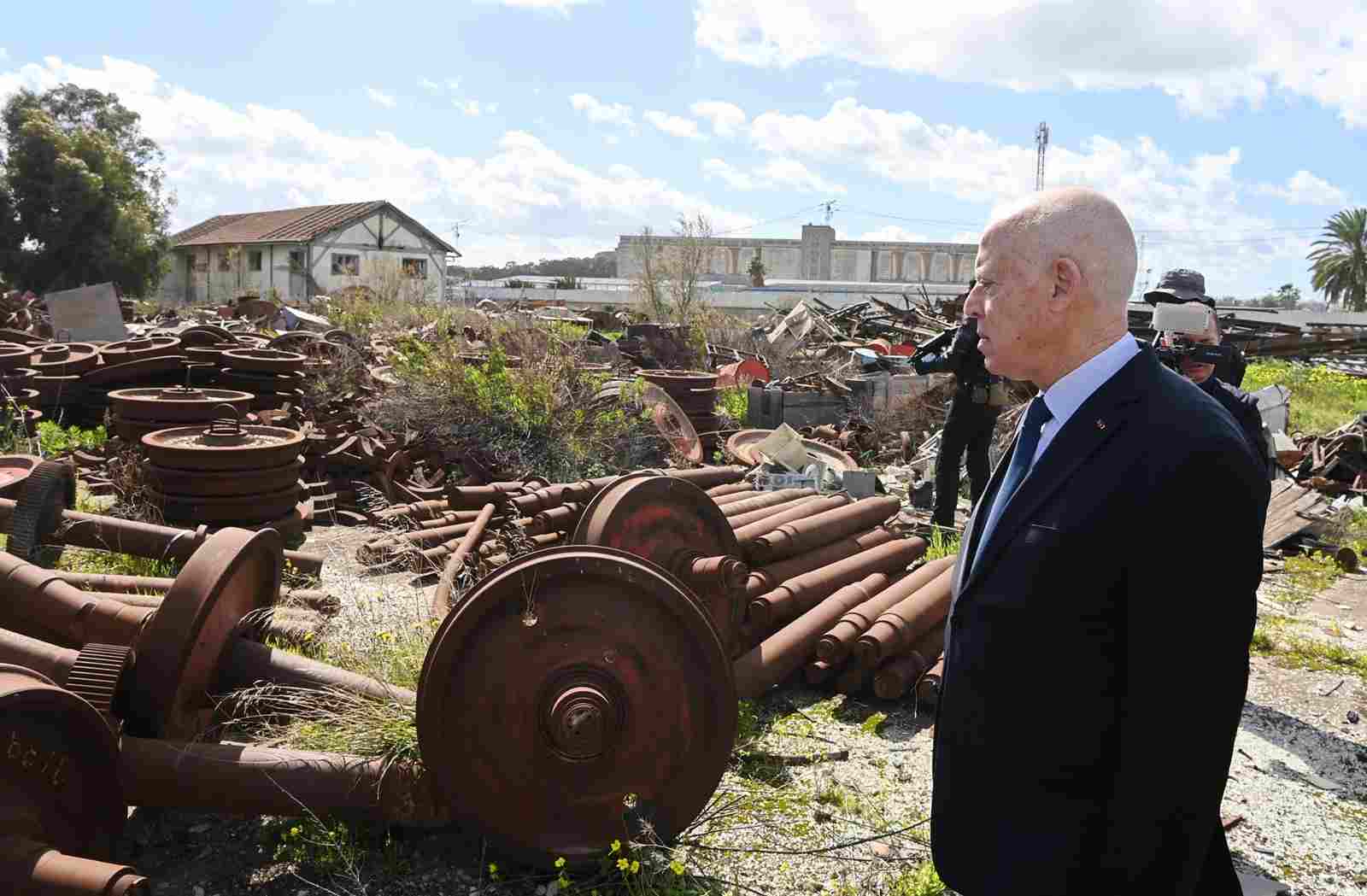 Visite surprise du Président Kais Saied dans les infrastructures de transport