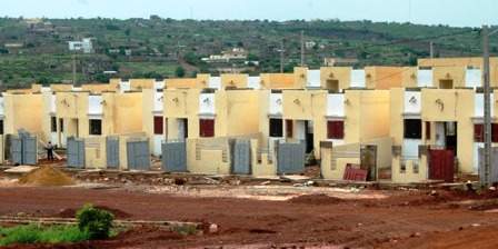 Tunisie – Kasserine : La ministre de l’équipement distribue des logements sociaux