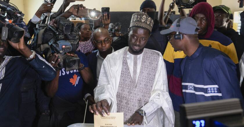 Présidentielle au Sénégal : Les citoyens élisent un “inconnu au bataillon” pour tout nettoyer au Kärcher