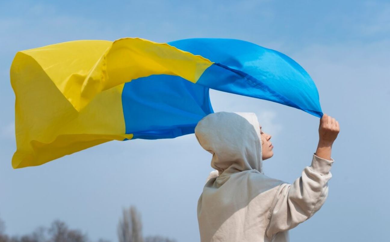 Gel des actifs russes : Vers une indemnisation financière pour l’Ukraine?