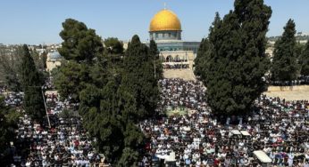 Malgré les “restrictions”, 45 mille fidèles accomplissent la prière du vendredi à Al Aqsa