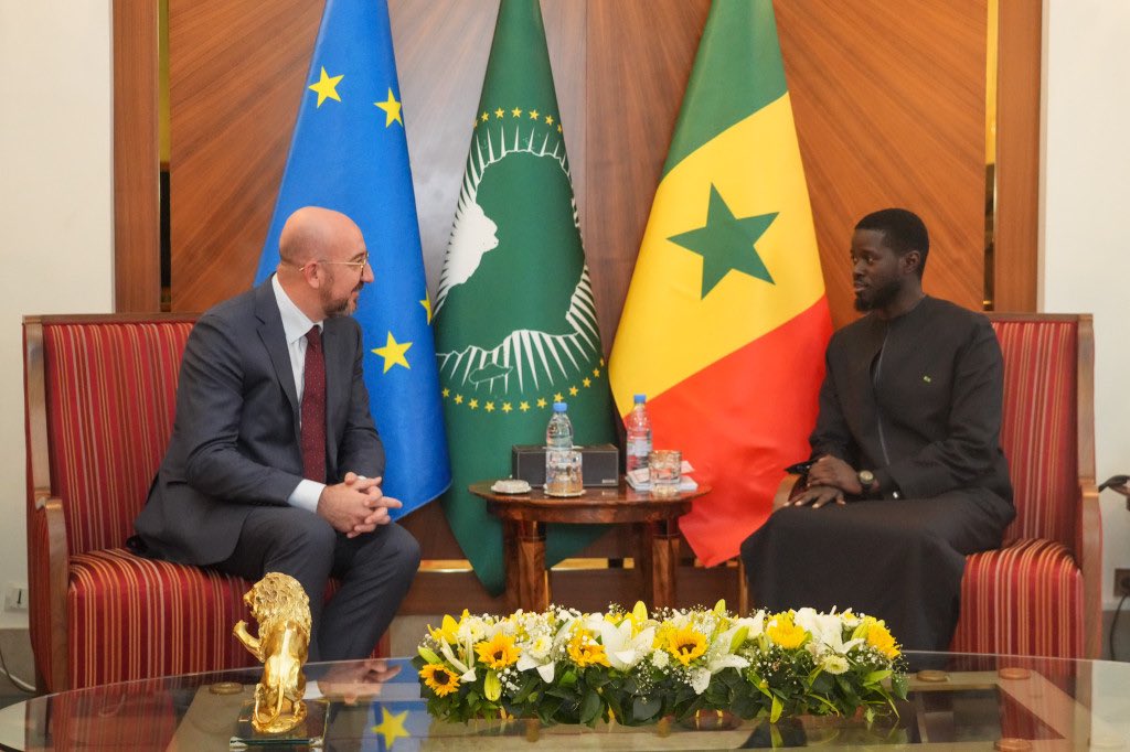 Sénégal : Des frappes spectaculaires pour récupérer l’argent volé, même les entreprises françaises devront payer leurs impôts sur place…