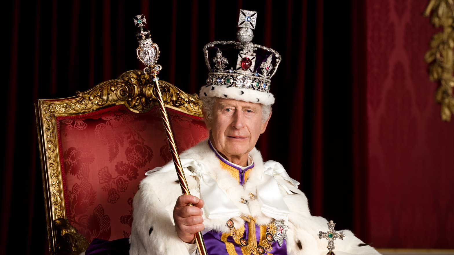 Royaume-Uni : 1,2 milliard d’euros de fortune personnelle et une “misère” pour ses employés, le Roi choque…