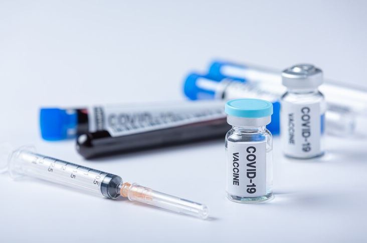 AstraZeneca lève le voile sur “les effets secondaires graves” de son vaccin