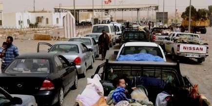 Tunisie – Le DG des douanes inspecte ses troupes au poste de Dhehiba-Wazen