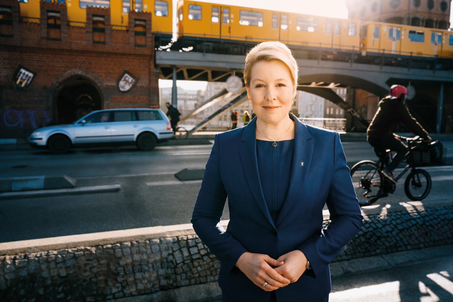 Adieu la discipline allemande, maintenant on frappe les responsables politiques dans la rue