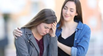 Psychologie : 7 signes subtils qu’une personne est jalouse de vous