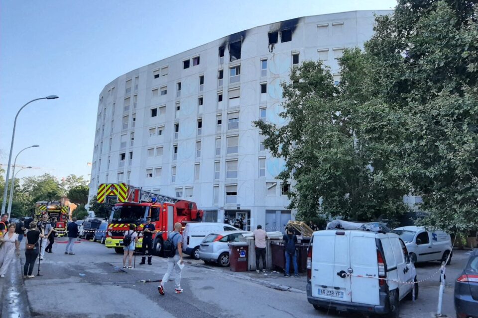 France : 3 individus auraient incendié un immeuble à Nice, 7 personnes dont 3 enfants décèdent