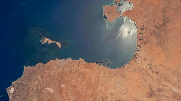 La Nasa publie des images impressionnantes du reflet du soleil au large du golfe de Gabès (Photos)