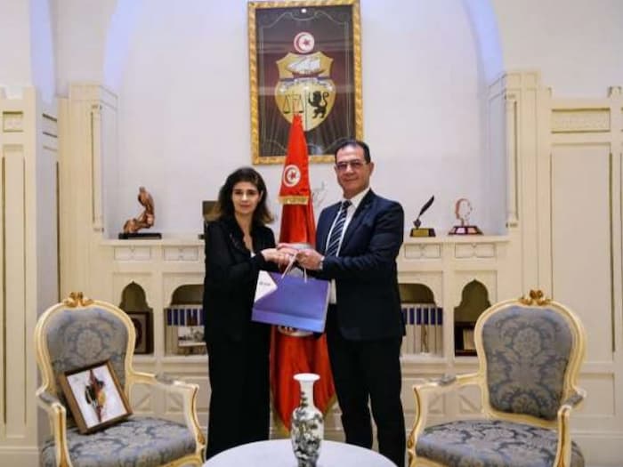 Education: Saloua Abassi reçoit Lotfi Debbabi, directeur général de la QNB Tunisie