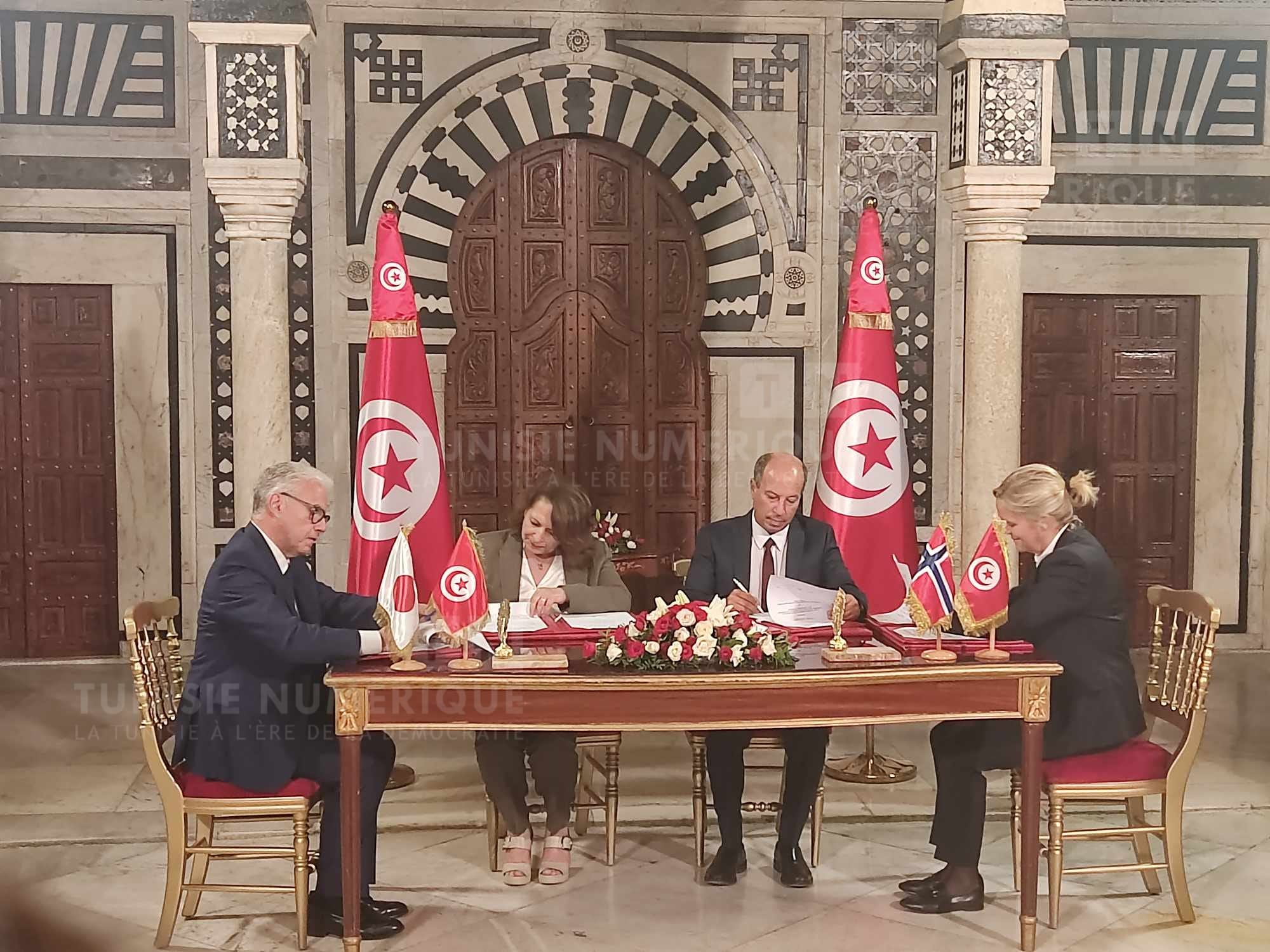 Signature d’accords pour le lancement de deux projets photovoltaïques à Tozeur et Sidi Bouzid