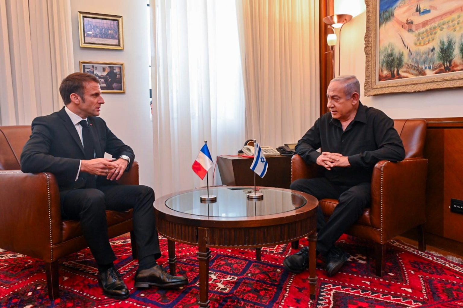 Macron n’a – presque – pas tremblé face à Netanyahu : il le rappelle ce 21 octobre et pas pour lui jeter des fleurs…