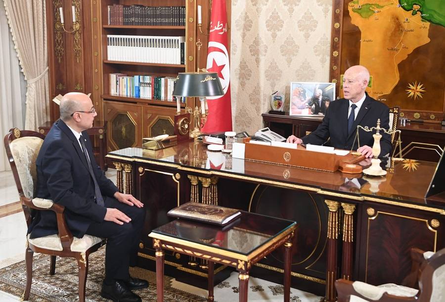 Kais Saied salue l’armée tunisienne pour sa bravoure lors des élections et la défense des frontières