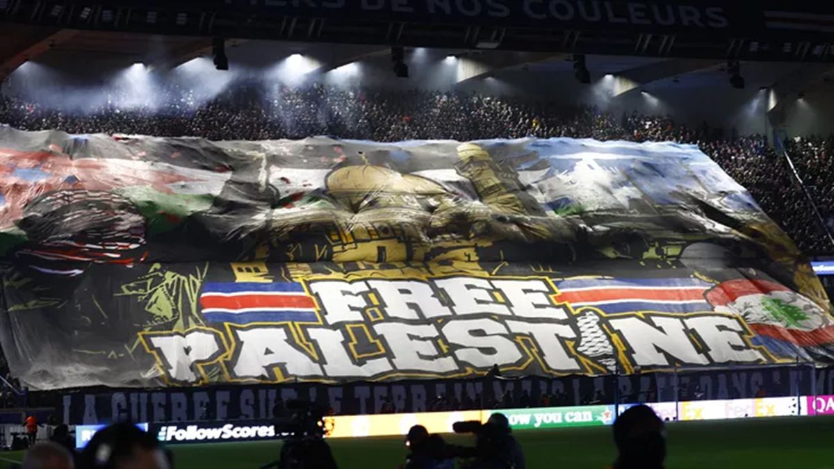 Un message Visible et Fort des supporters : « Free Palestine » avant PSG-Atlético en Ligue des champions