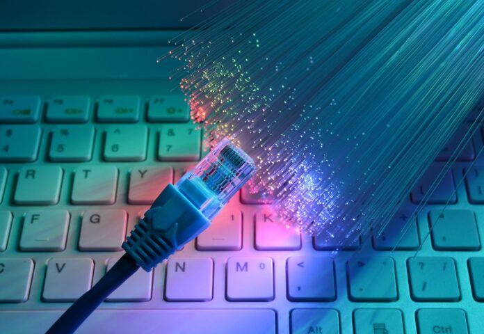 Fibre optique pour toutes les écoles et lycées du pays dans 2 semaines, une autre annonce sur les zones blanches