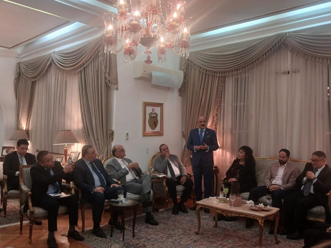 Le ministre des AE s’entretient avec des membres de la communauté tunisienne résidant en Egypte