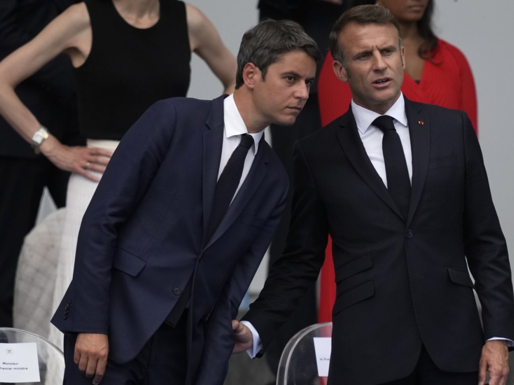 France : Déballage du “Monde” sur les tirs homophobes de Macron contre Attal, les LGBTQ+ sont furieux, Trump va adorer